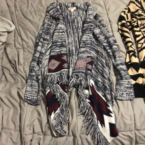 Cardigans (3) - Picture 3 of 4